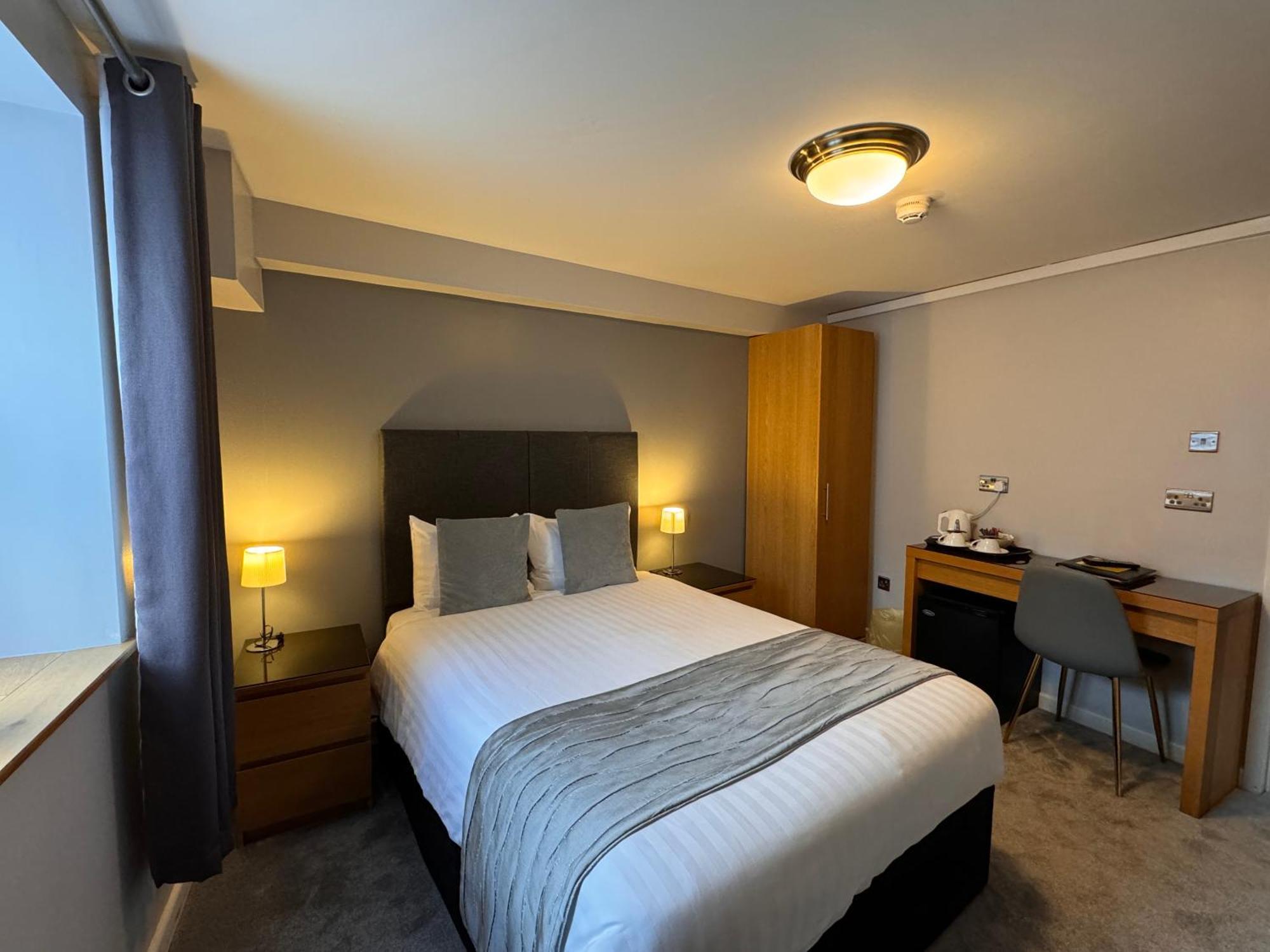 Spilman Hotel Carmarthen Exterior foto